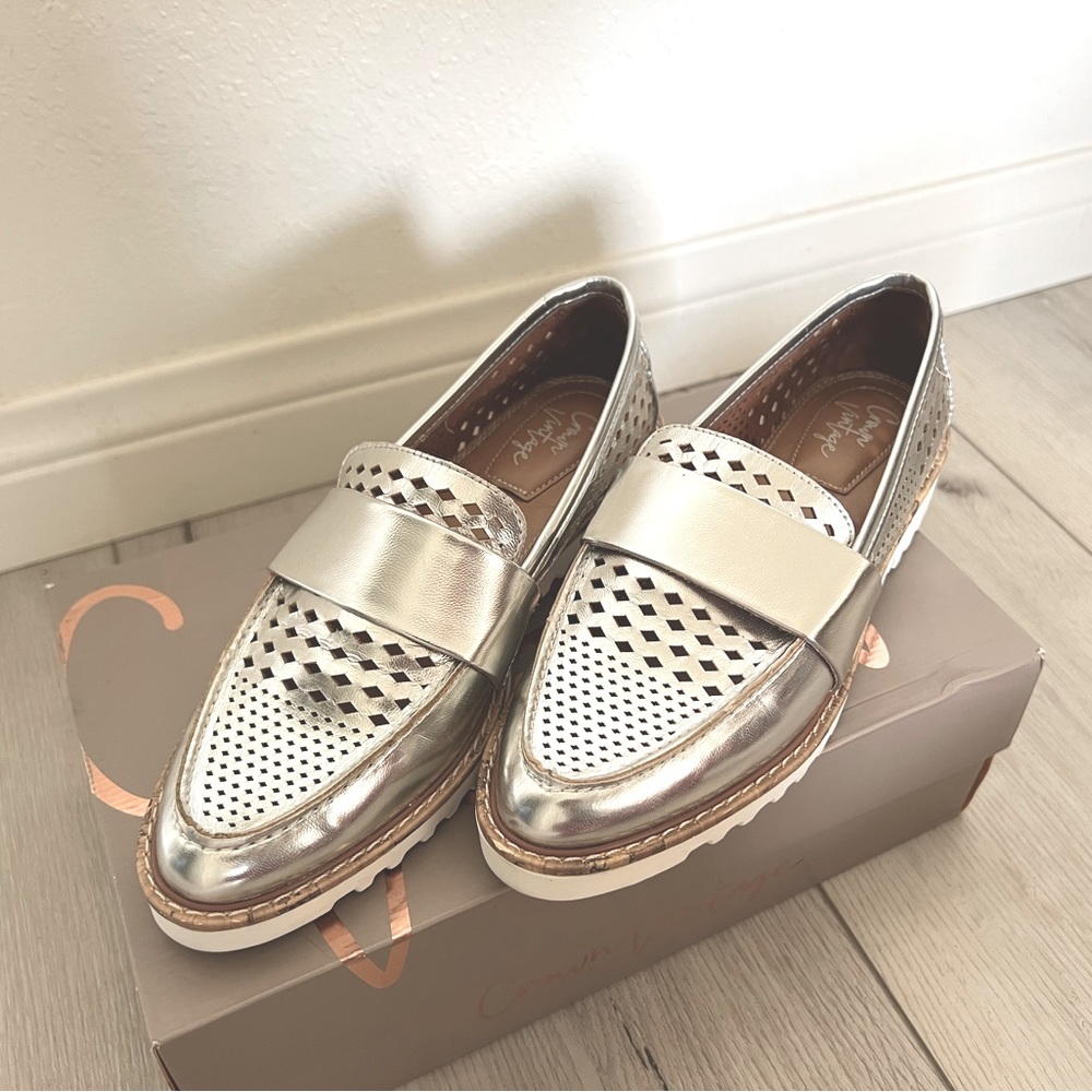 Crown Vintage silver dress shoe size: 6 1/2 US